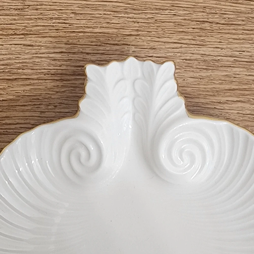 Lenox scalloped clam